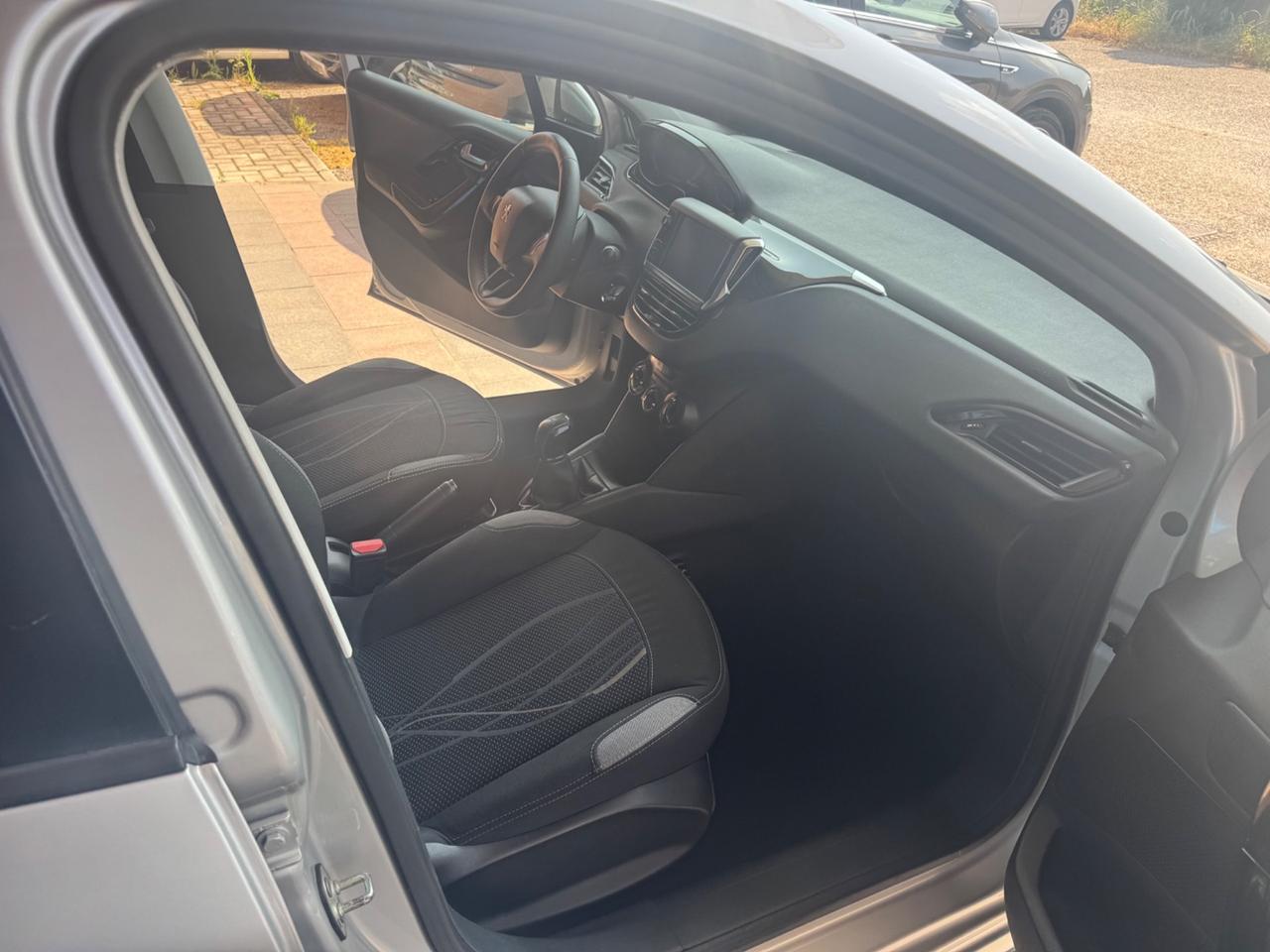 Peugeot 208 1.4 HDi 68 CV 5 porte Allure Neopatentati