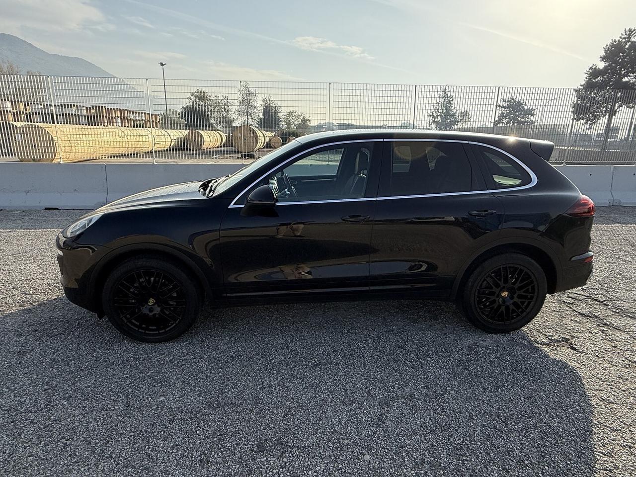 PORSCHE CAYENNE DIESEL NAVI PASM LED