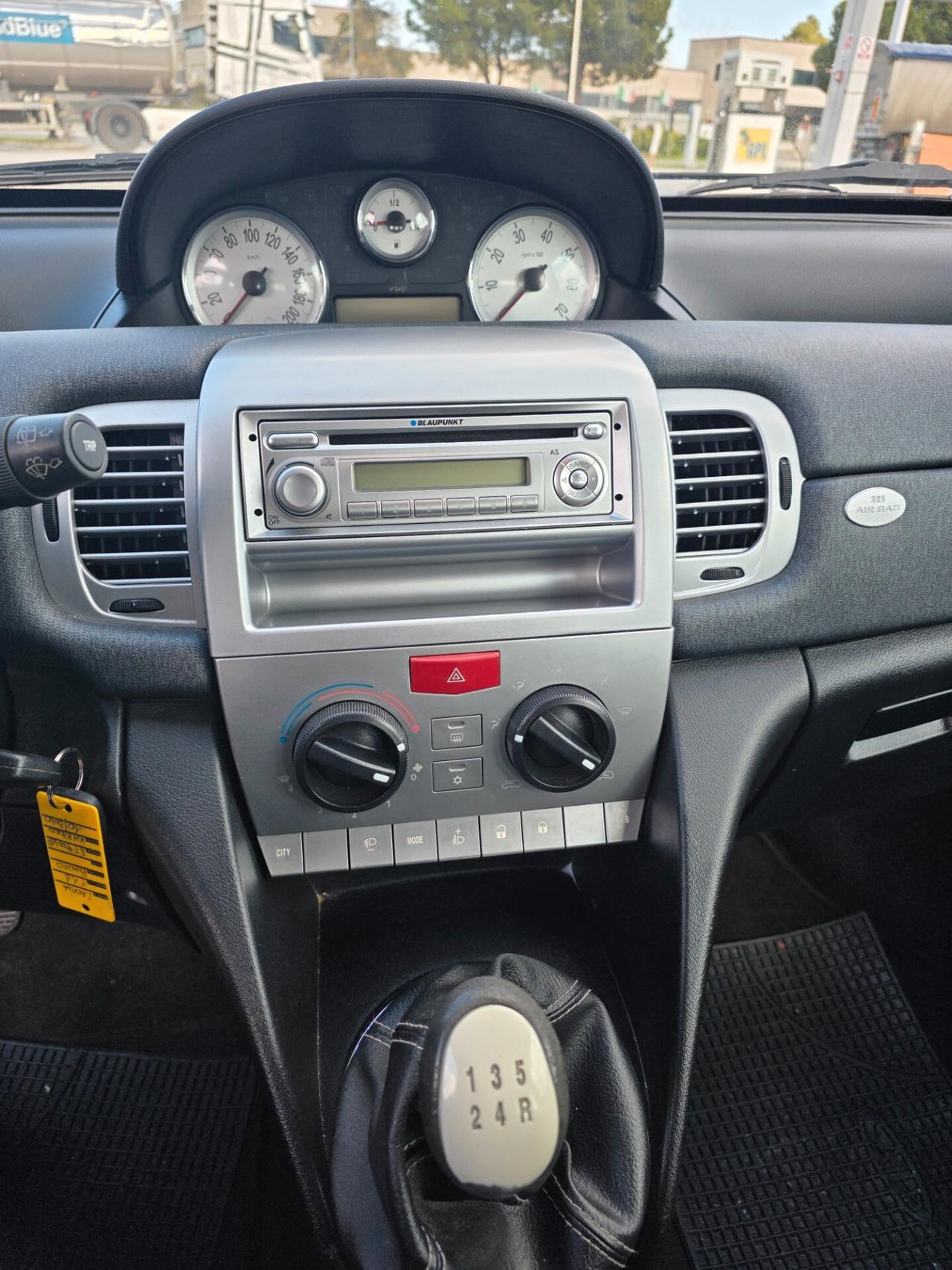 Lancia Ypsilon neo patentati 81000 km