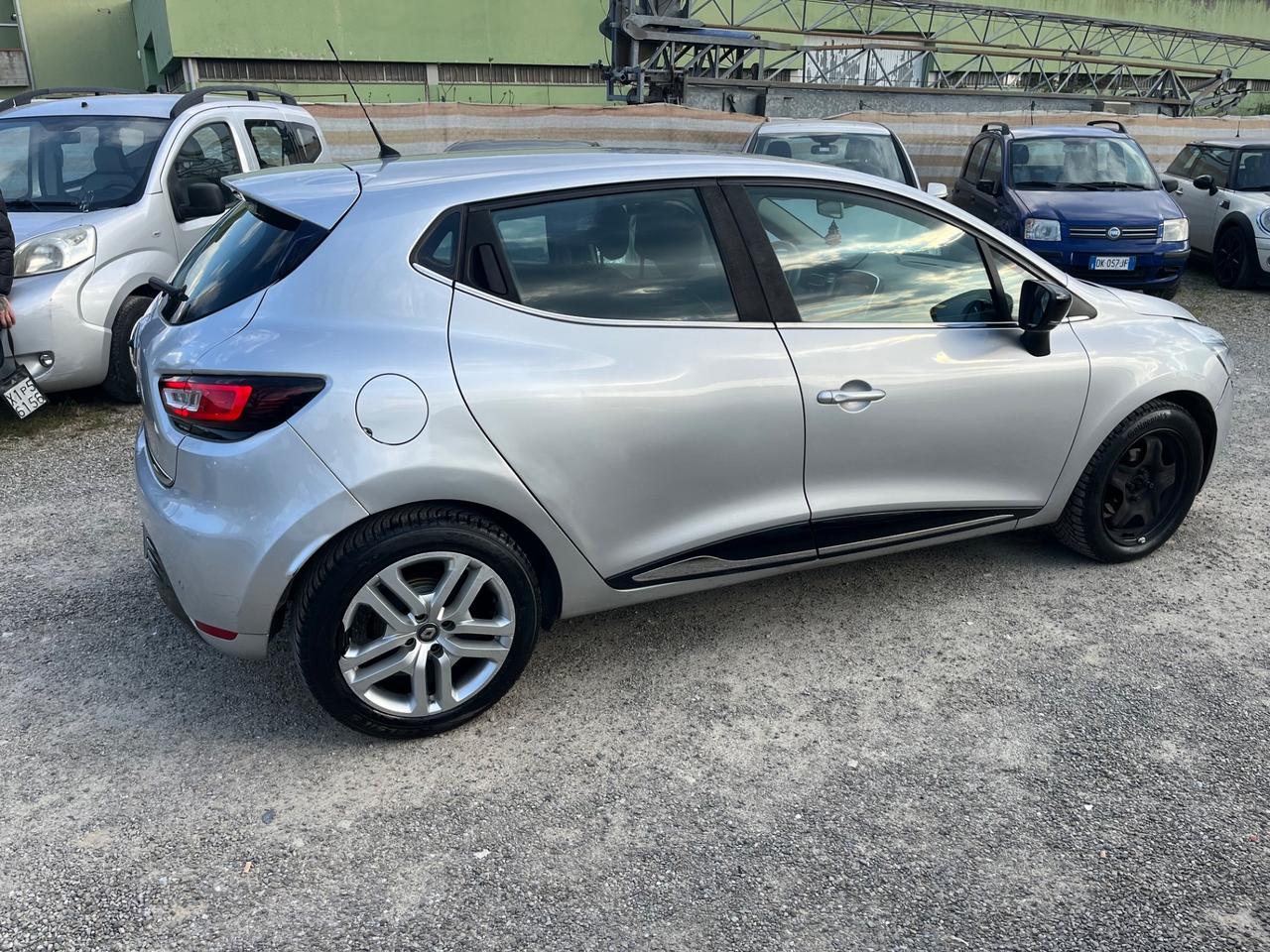 Renault Clio TCe 12V 90 CV 5 porte Moschino Intens