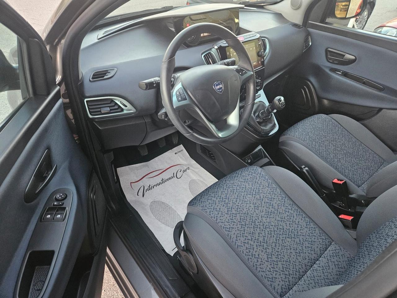 Lancia Ypsilon 1.0 Firefly Hybrid S&S GOLD 70CV