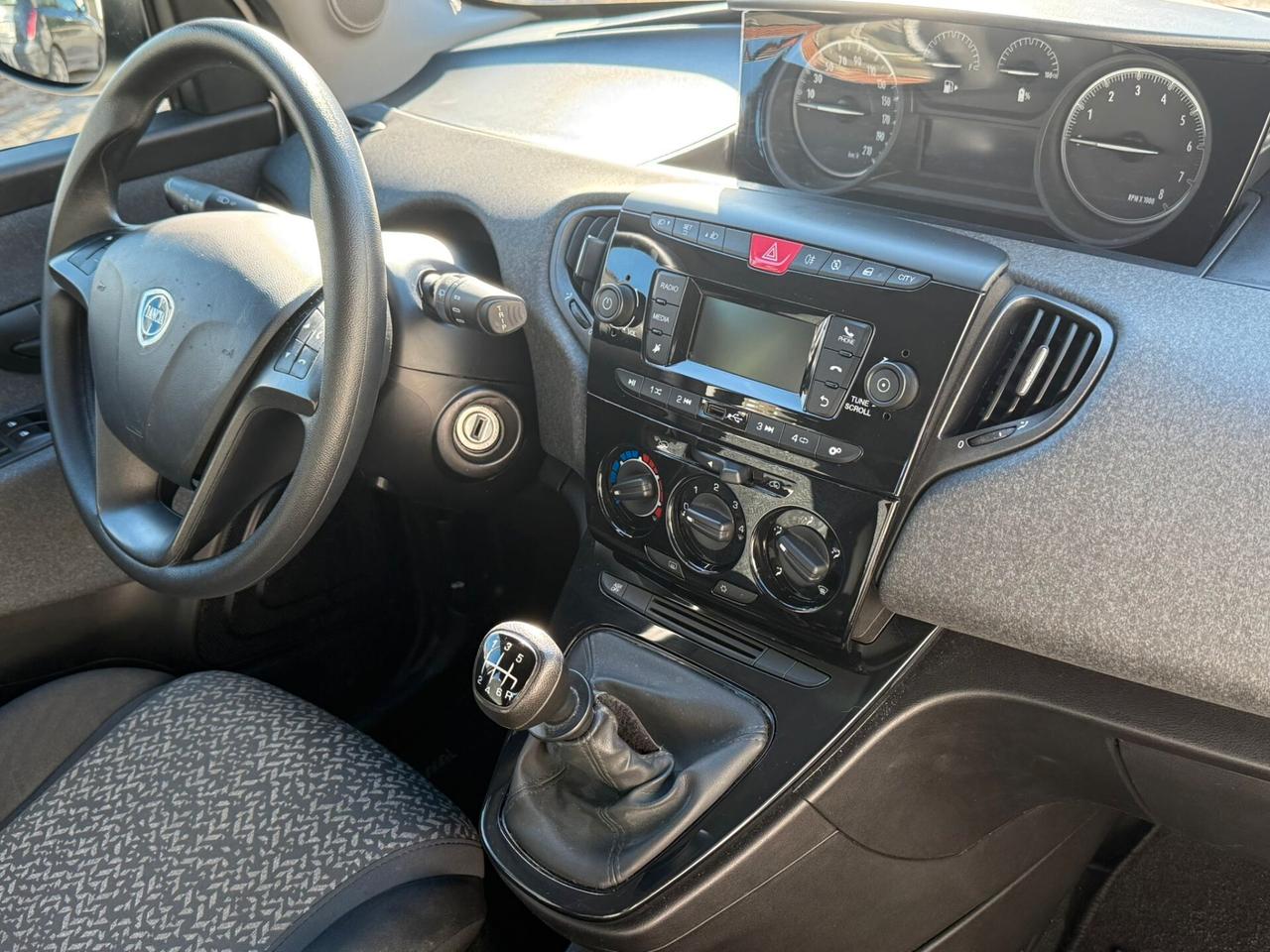 Lancia Ypsilon 1.0 FireFly 5 porte S&S Hybrid Ecochic Gold