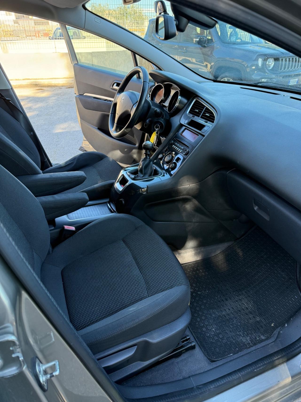 Peugeot 5008 1.6 HDi 115CV Allure