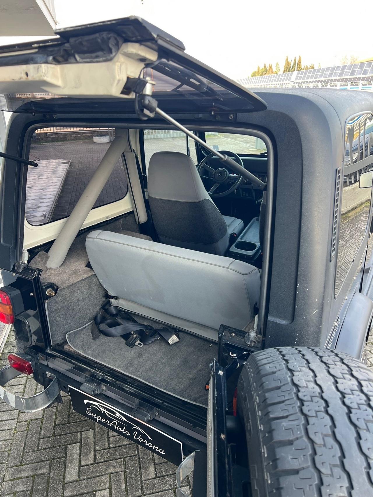 Jeep Wrangler 2.5 Laredo