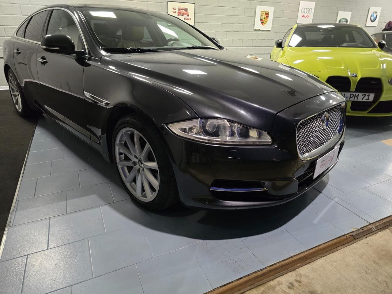 Jaguar XJ 3.0D V6 LWB Premium LuxuryJ