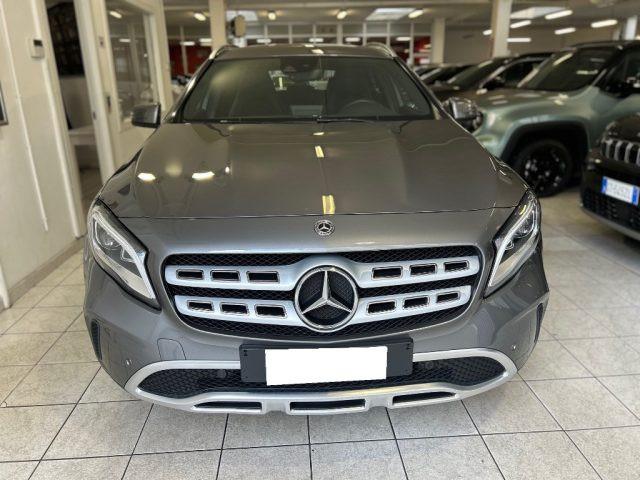 MERCEDES-BENZ GLA 200 Premium