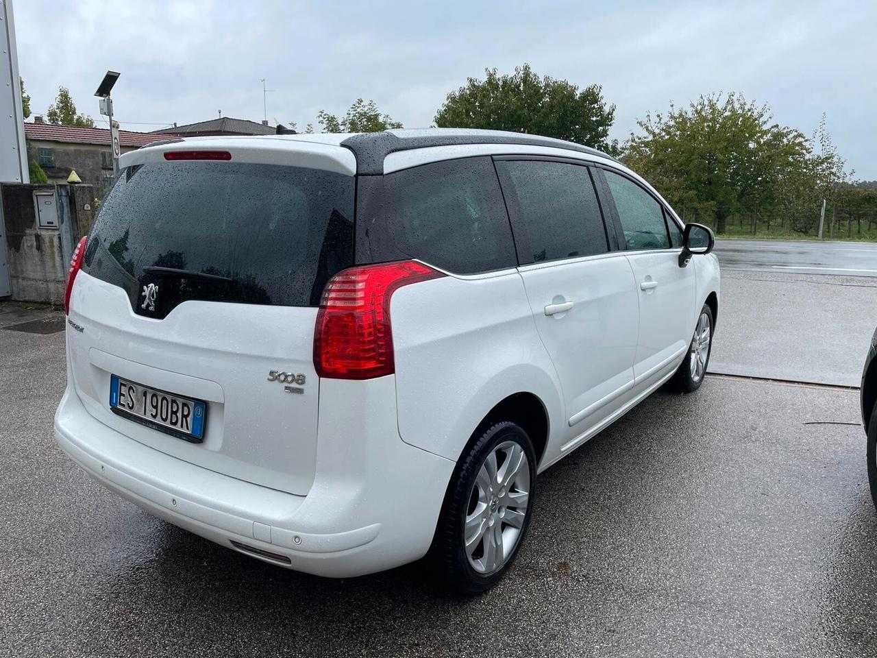 Peugeot 5008 1.6 -HDi 115CV 7 posti cambio automatico