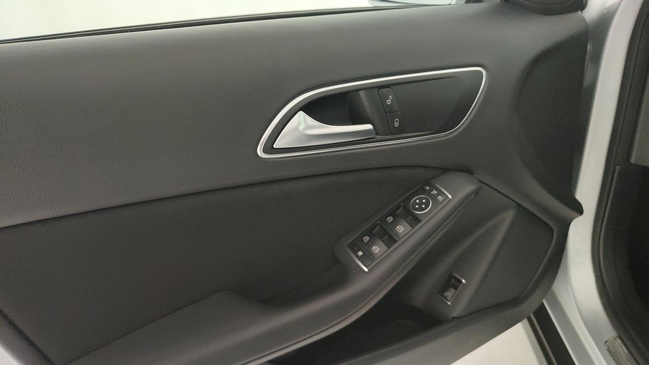 Mercedes-Benz GLA 180 Business