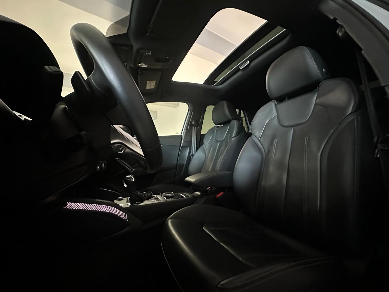 Audi Q2 35 TDI S tronic Identity Black