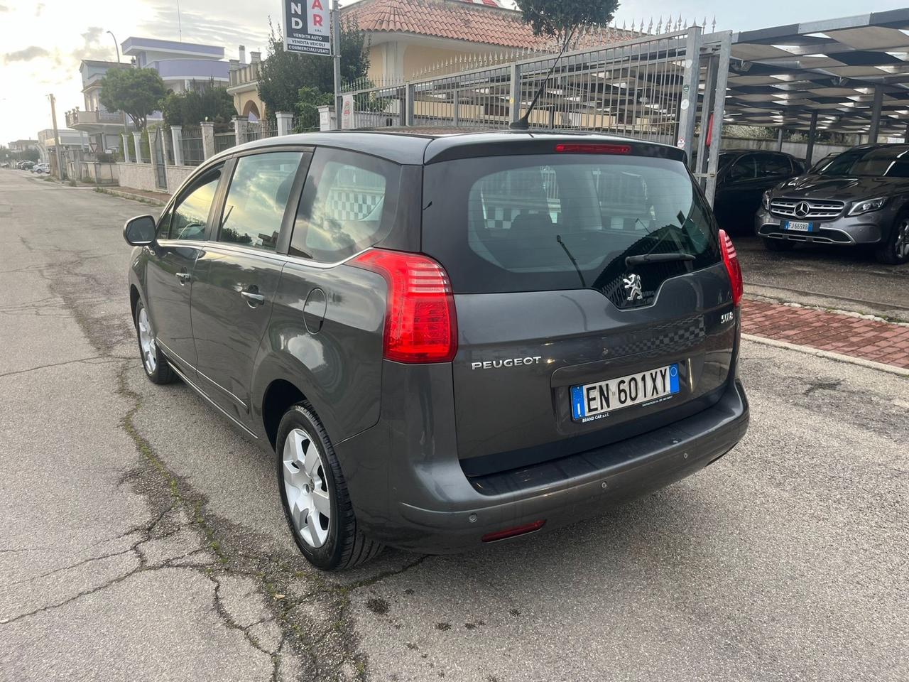 Peugeot 5008 1.6 HDi 115CV Active Unipro 2013