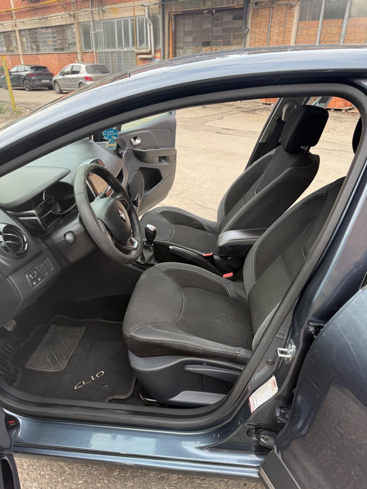 Renault Clio 1.2 75CV 5 porte Zen