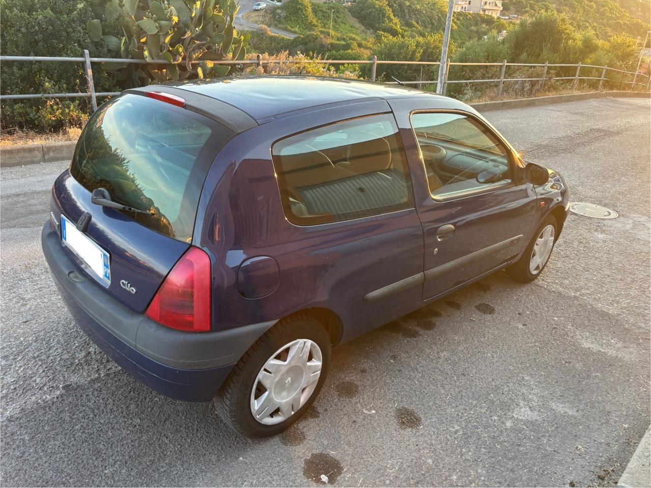 RENAULT CLIO 1.2 CONDIZIONI OTTIME SOLO 120000 KM GUARDA