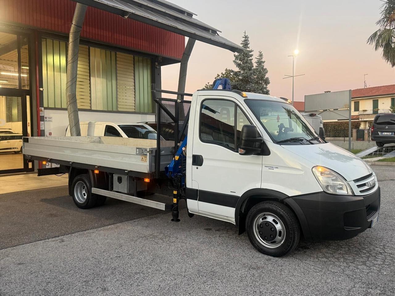 IVECO DAILY 35C 18 MOTORE 3.0 1 80 CV CASSONE DA 430 FISSO E GRU PM 3 ALTEZZA 10M