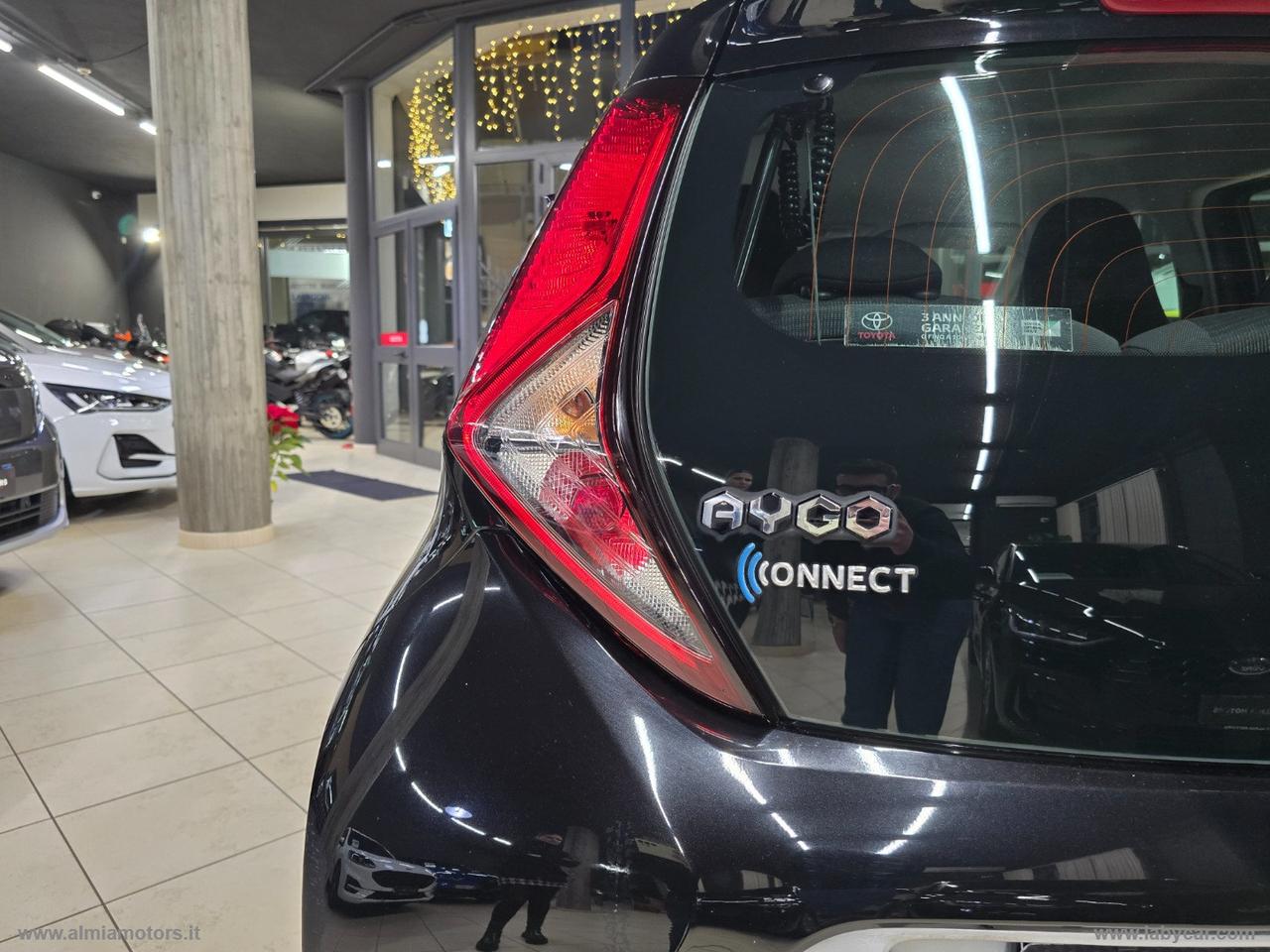TOYOTA Aygo Connect 1.0 VVT-i 72 CV 5p. x-play