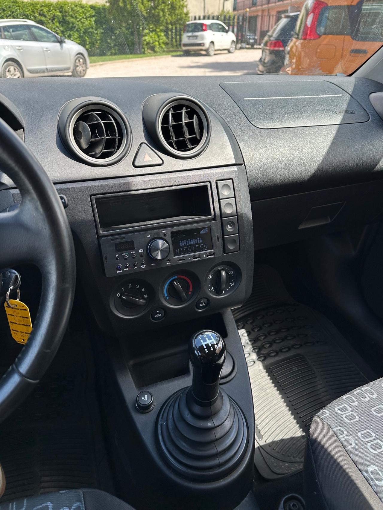 Ford Fiesta 1.4 TDCi 3p. Ghia ok neopatentati