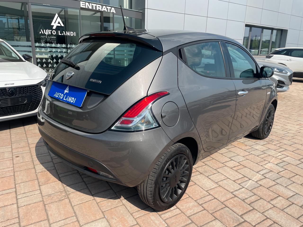 Lancia Ypsilon 1.0 FireFly 5 porte S&S Hybrid Silver