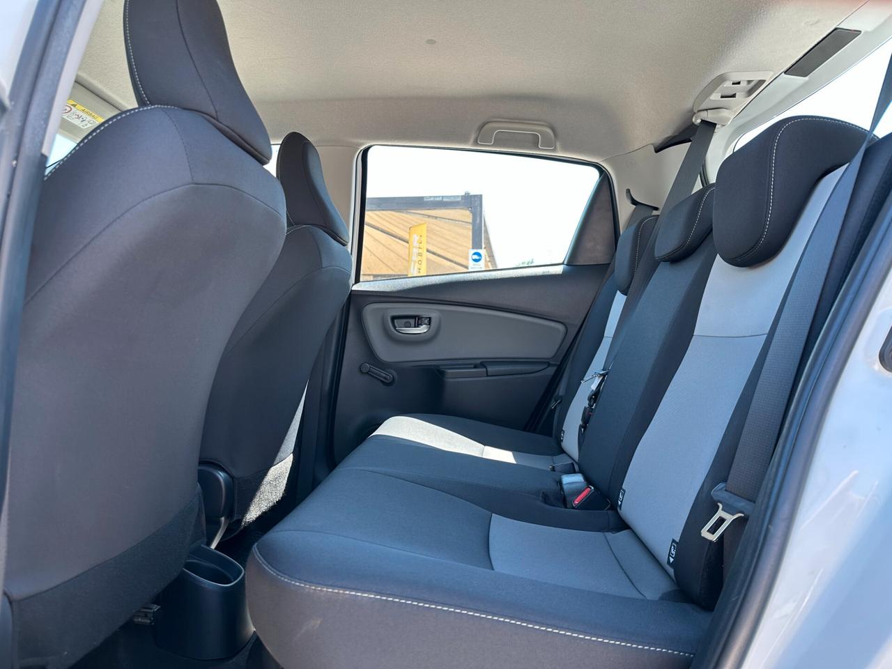 TOYOTA Yaris 1.5 Hybrid 5 porte Business