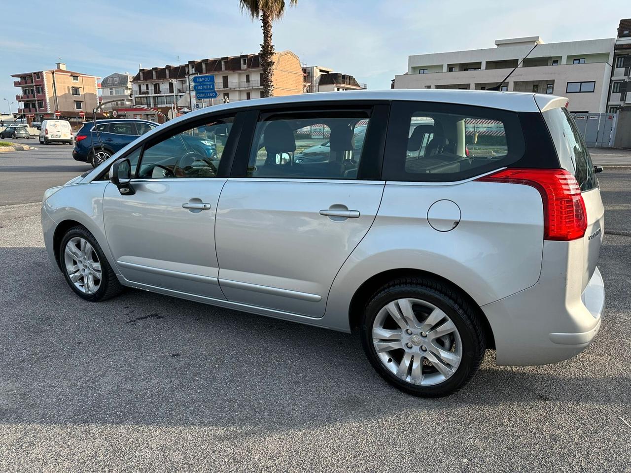 PEUGEOT 5008 7POSTI 1.6HDI 110CV ALLURE