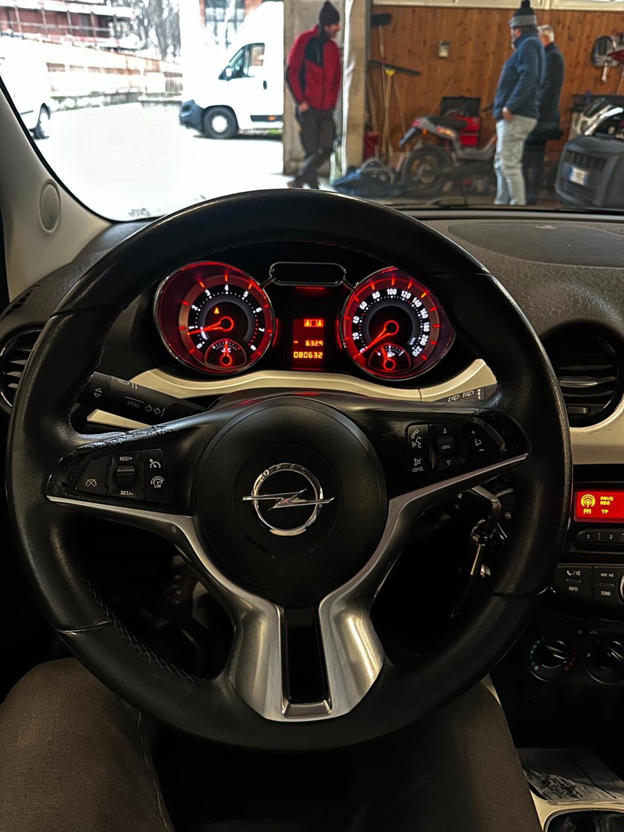 Opel Adam 1.2 70 CV White/Black Link