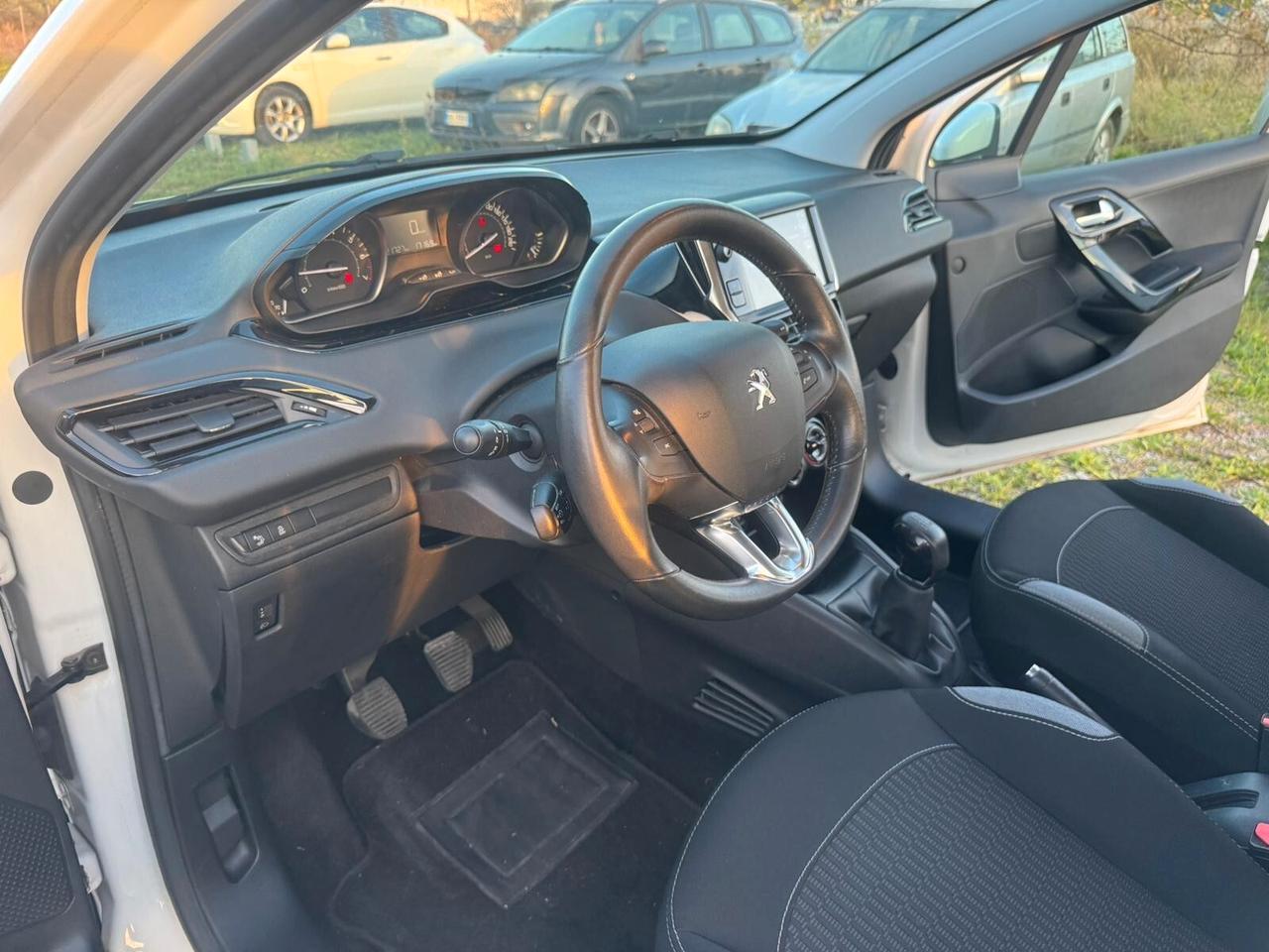 Peugeot 208 1.2 del 2016 5 porte SOLO 121.000 KM