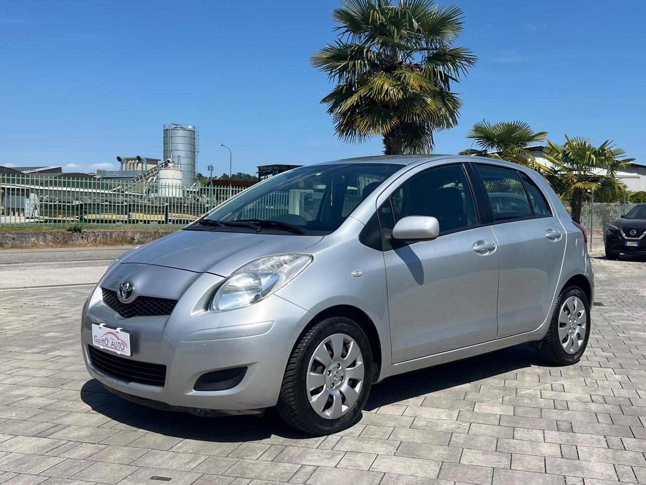 Toyota Yaris 1.0 5 porte Luxury pack FINANZIABILE