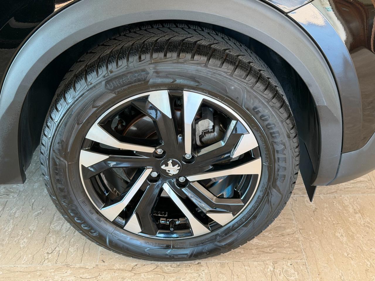 Peugeot 2008 1.5 BLUEHDI 110 cv. ALLURE