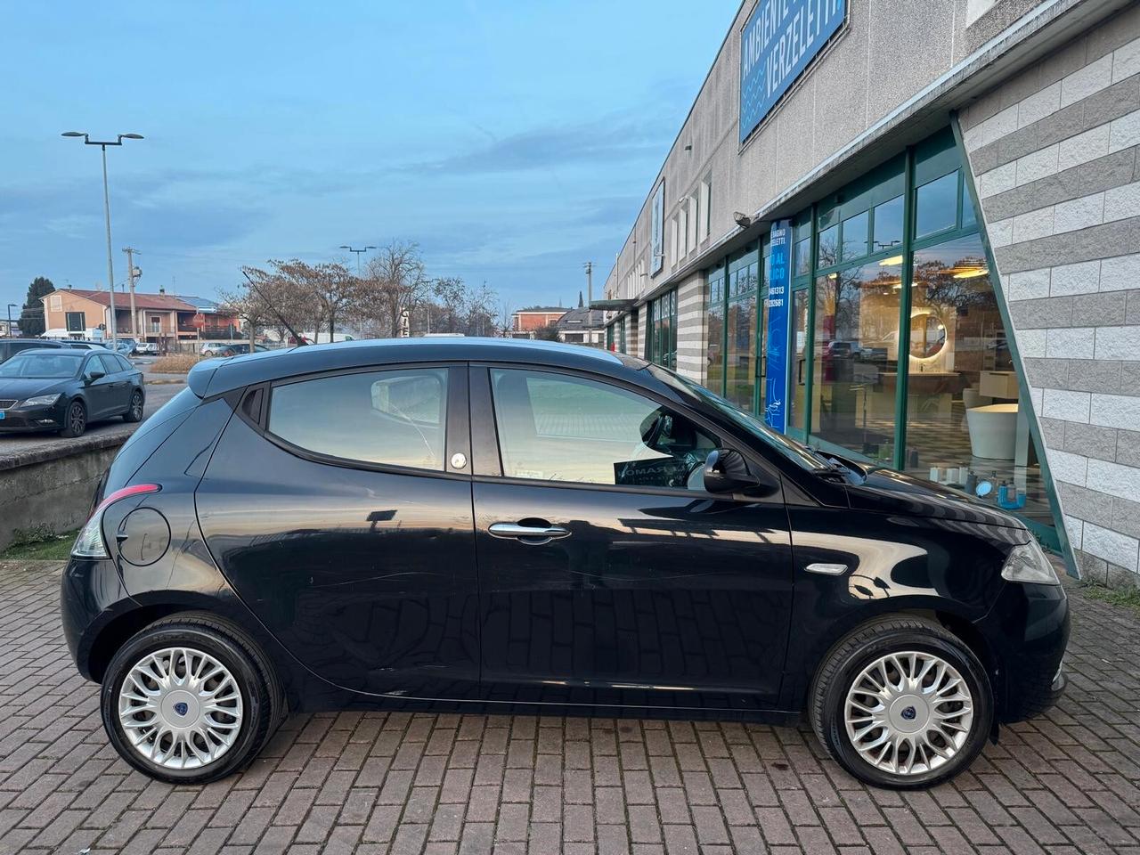 Lancia Ypsilon 1.2 69 CV 5 porte GPL Ecochic Gold