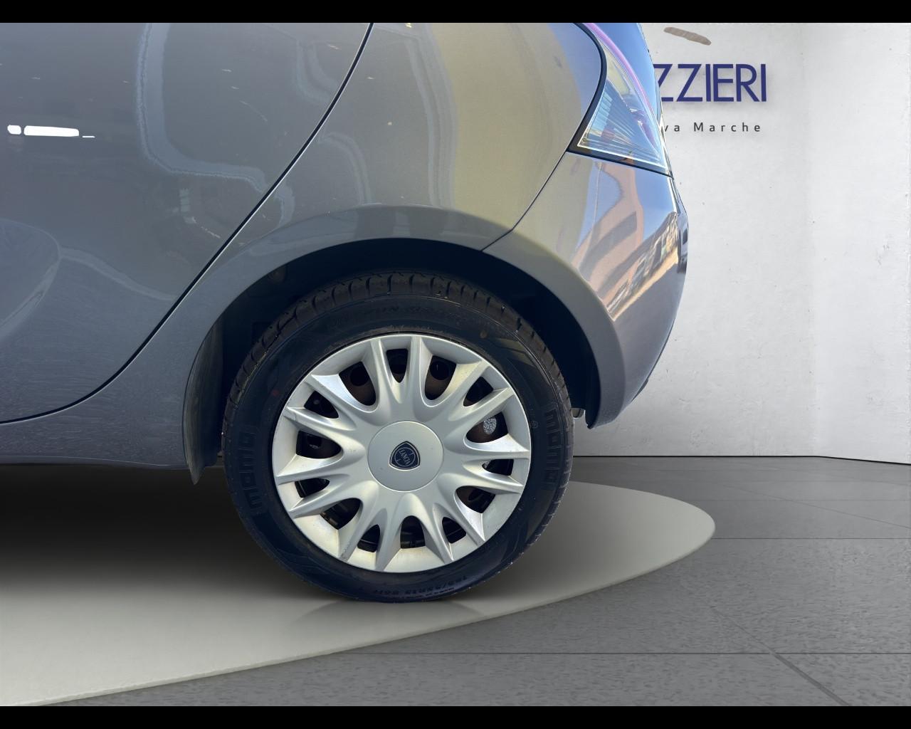 LANCIA Ypsilon 3ª serie - Ypsilon 1.2 69 CV 5 porte S&S Gold