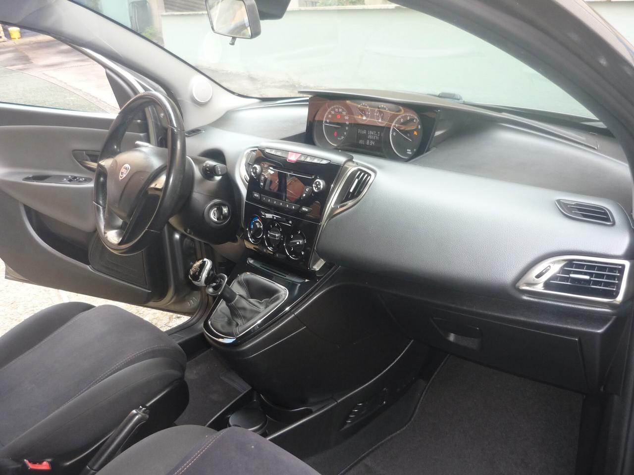 Lancia Ypsilon 1.2 69 CV 5 porte S&S Gold
