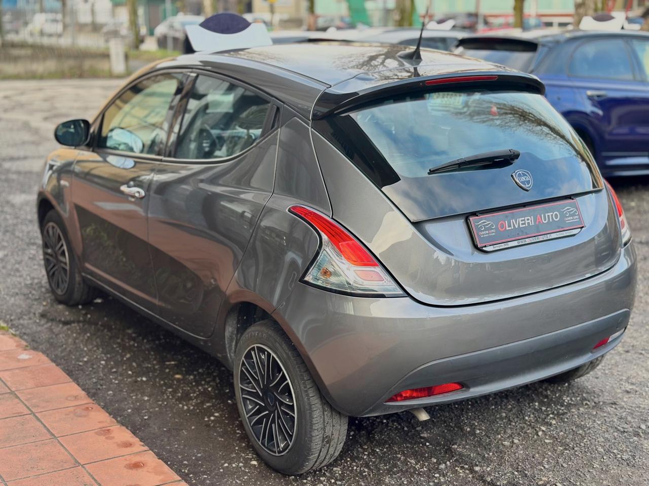 Lancia Ypsilon Hybrid Silver PREZZO VERO!