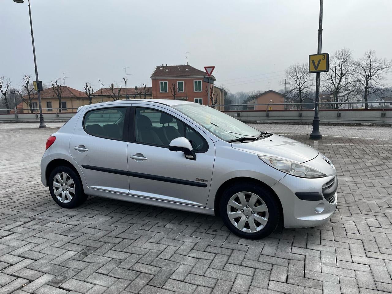 Peugeot 207 1.4 8V 75CV 5p. X Line 12 MESI GARANZIA