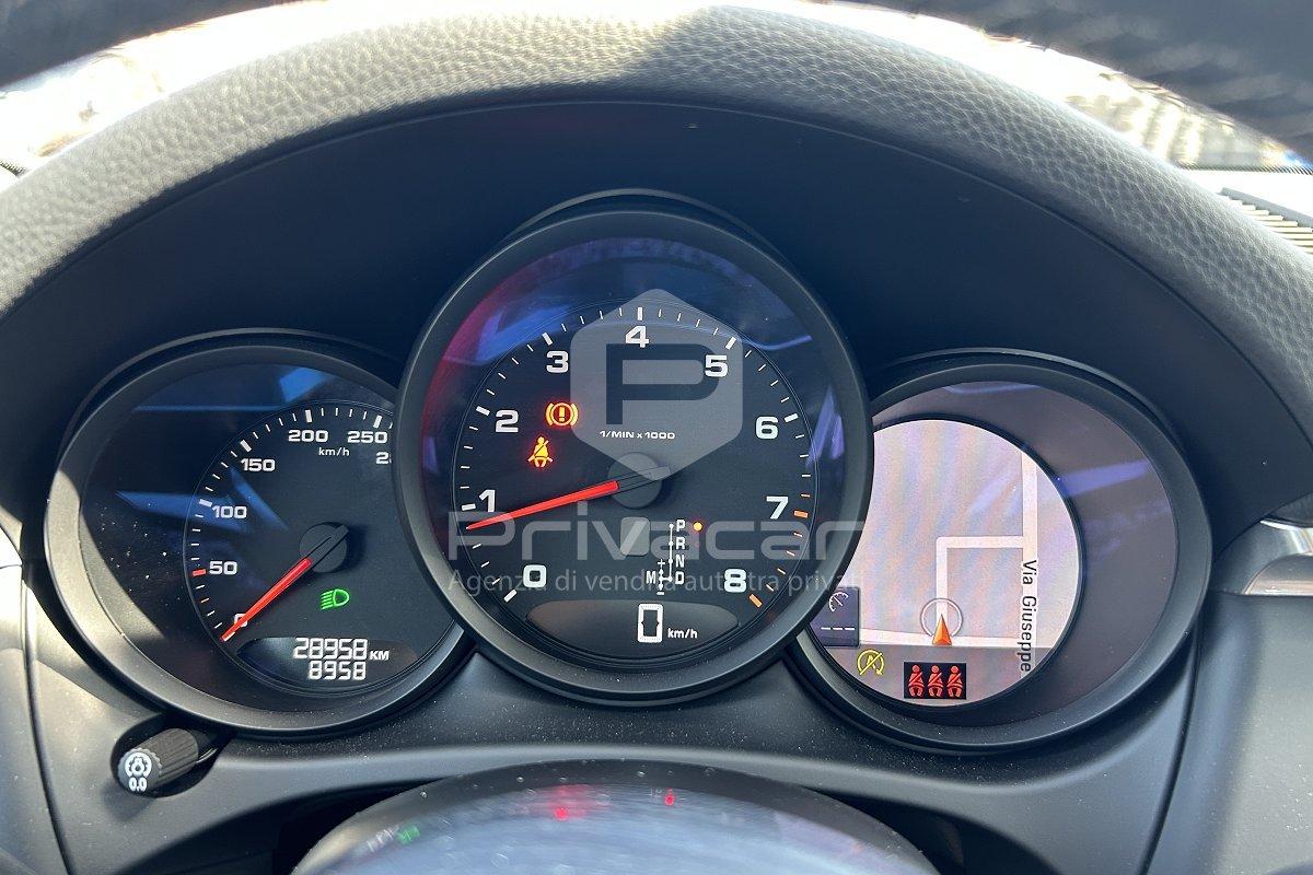 PORSCHE Macan 2.0