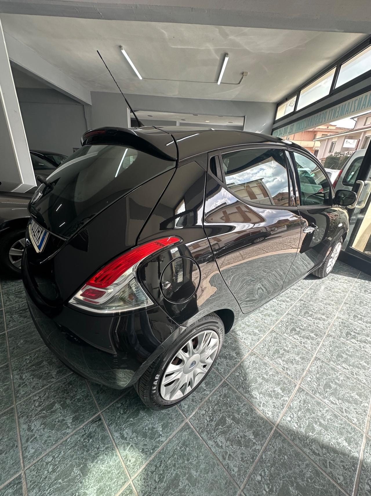 Lancia Ypsilon 1.2 69 CV 5 porte S&S Platinum