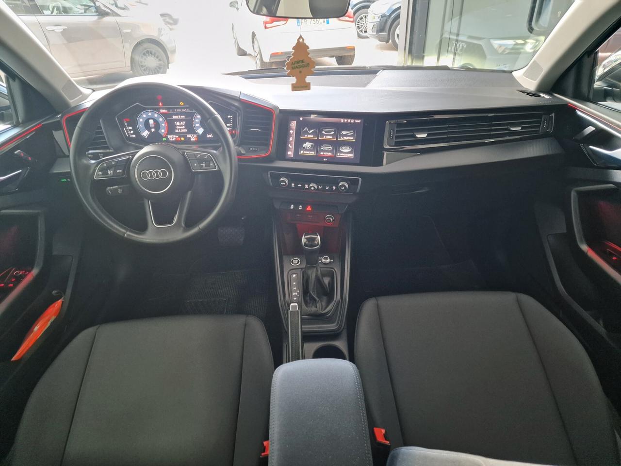Audi A1 citycarver 30 TFSI S tronic Identity Contrast