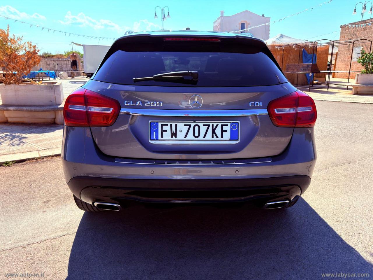 MERCEDES-BENZ GLA 200 d Automatic Premium
