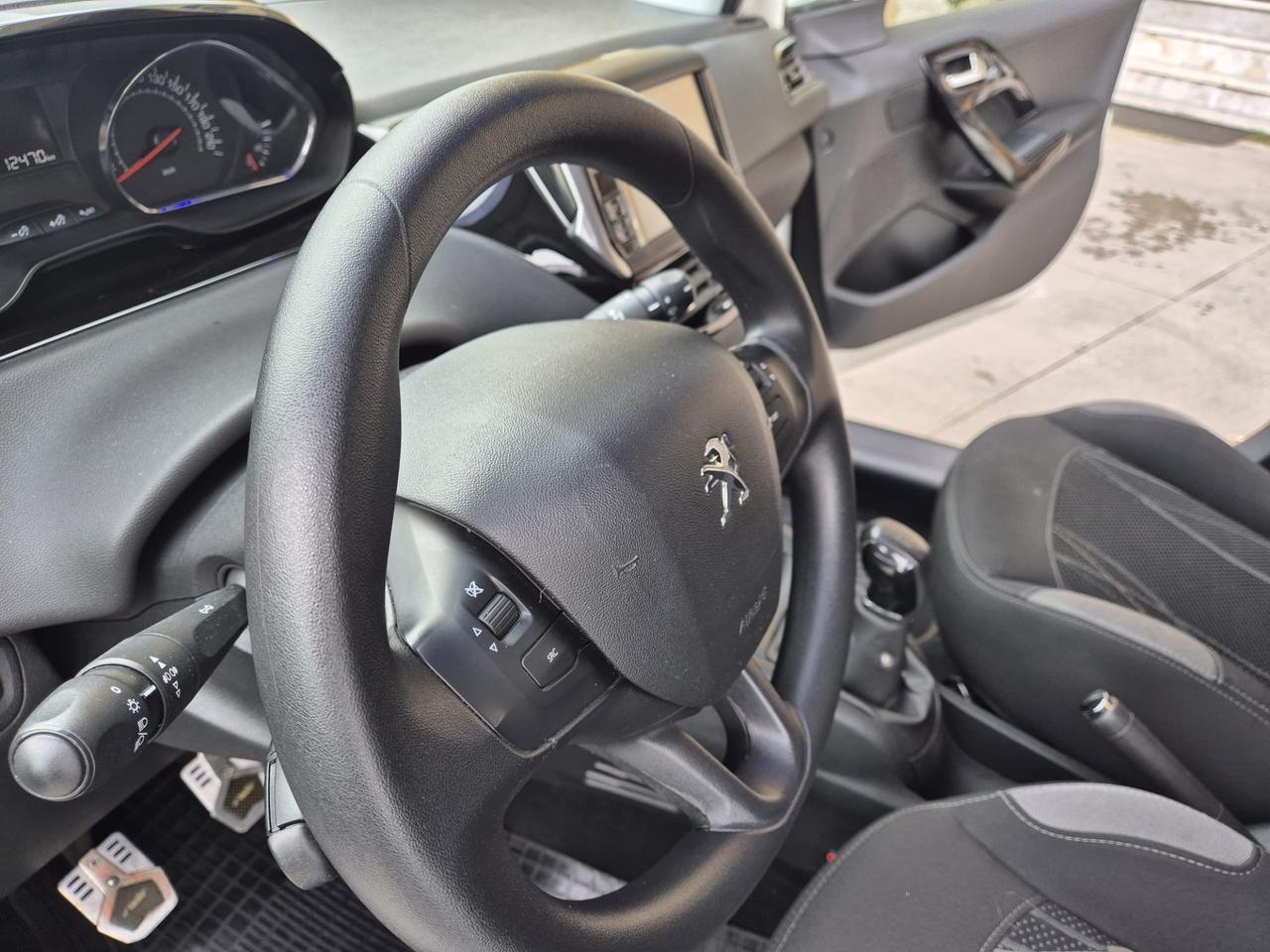 Peugeot 208 1.4 HDi 68 CV 5 porte Allure