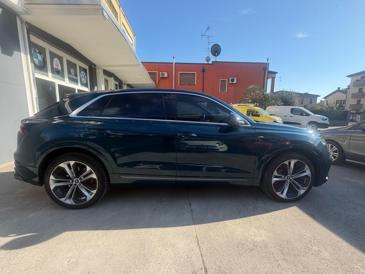 Audi Q8 55 TFSI quattro tiptronic Sport
