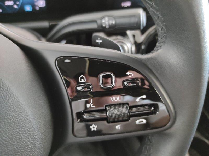 Mercedes-Benz GLA (H247) - GLA 200 Automatic Business