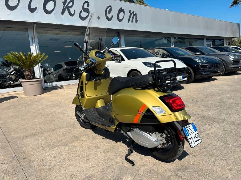 Piaggio Vespa 300 GTS Super 2019 / KM 4.000 Tua a solo 45 Euro al mese