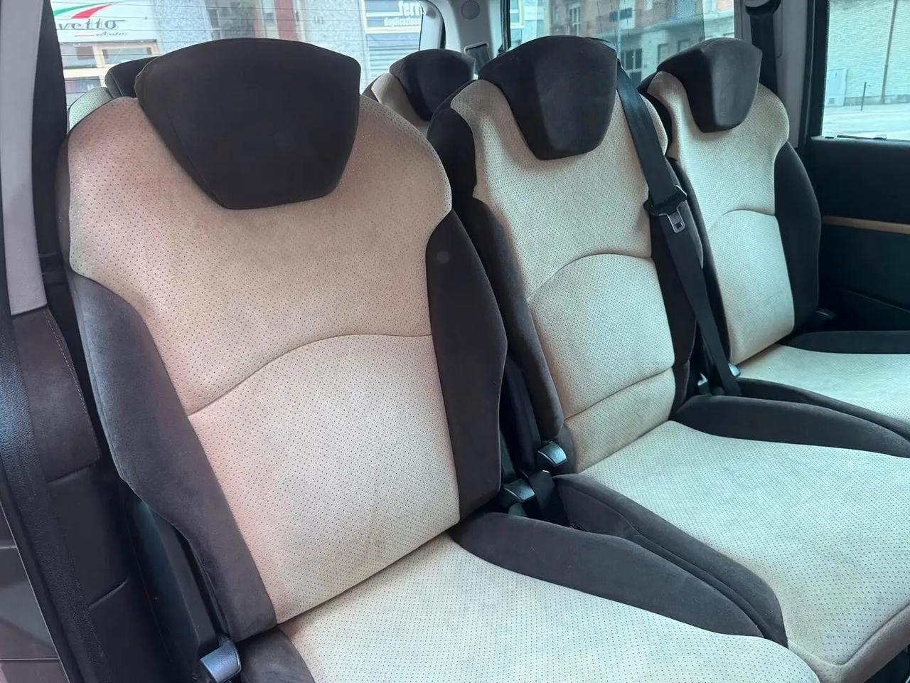 Lancia Phedra 2.2 MJT Platino