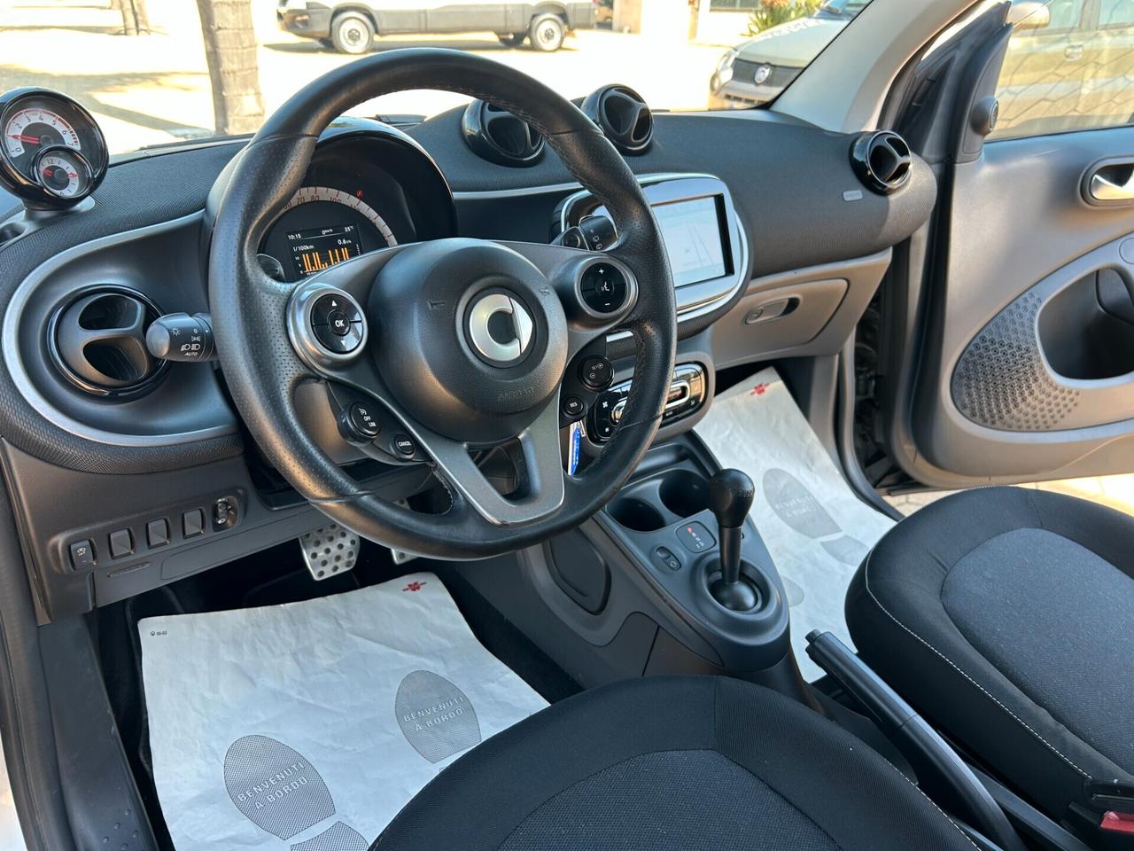 Smart ForTwo 70CV Passion AUTOM.F1 LED NAV C.16