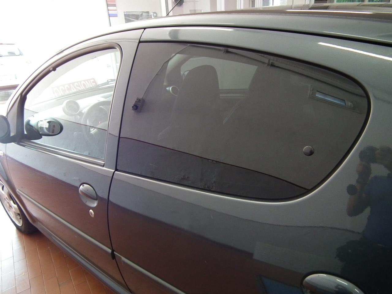 Peugeot 107 1.0 BZ 5P AUTOMATICA CON LA FRIZIONE DEL CAMBIO AUTOMATICO NUOVA !