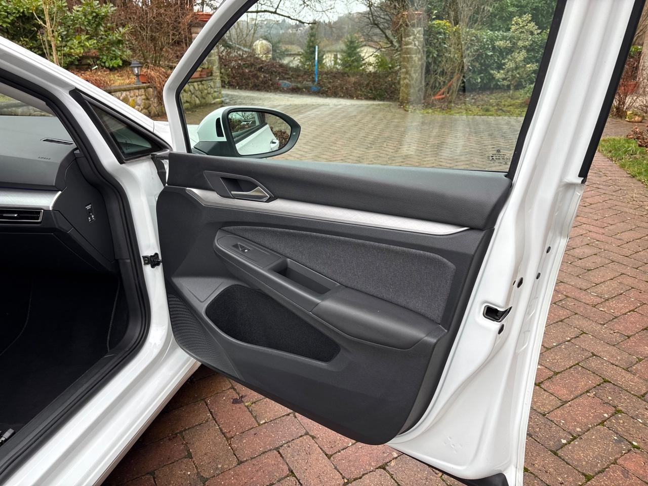 Volkswagen Golf 1.0 TSI EVO Life 7 ANNI DI GARANZIA