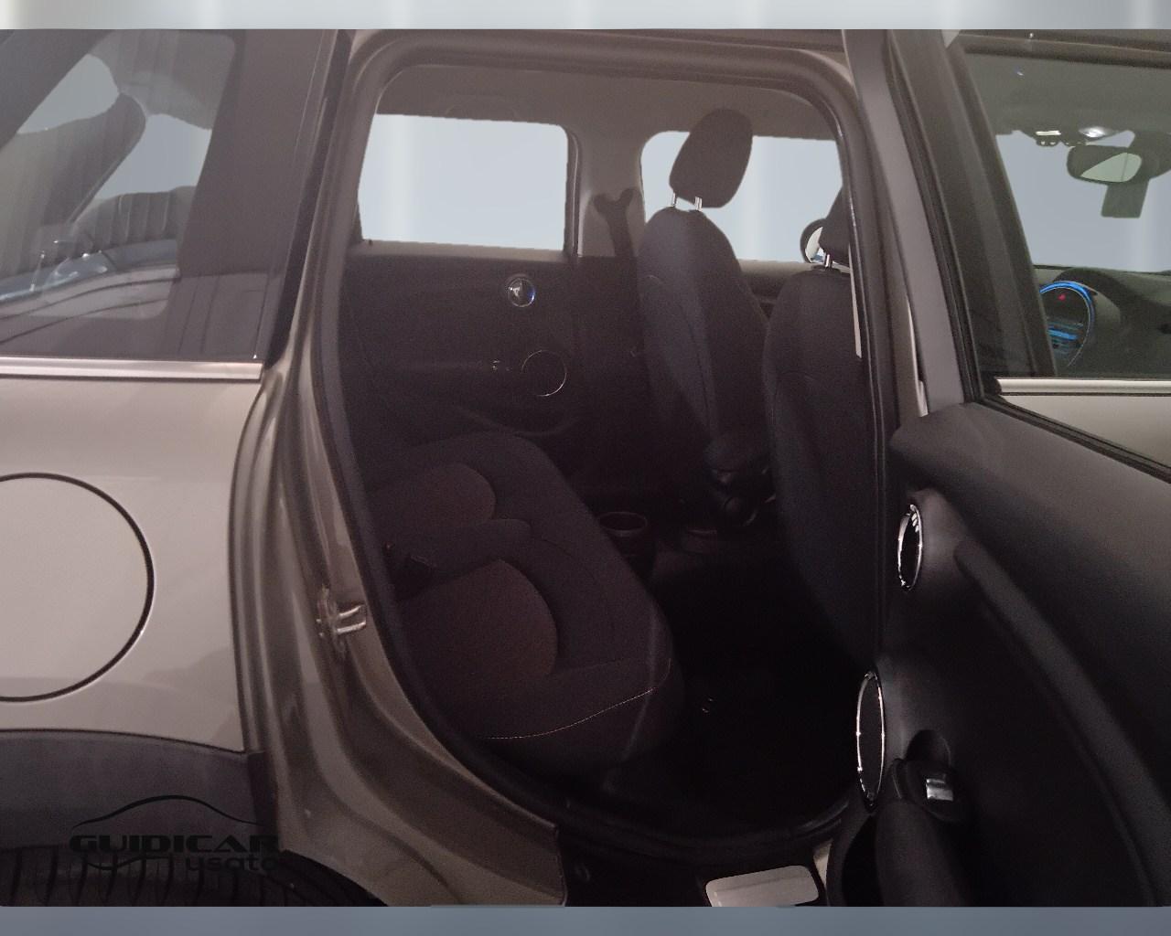 MINI Mini IV F55 2018 5p - Mini 5p 1.5 Cooper D Business XL