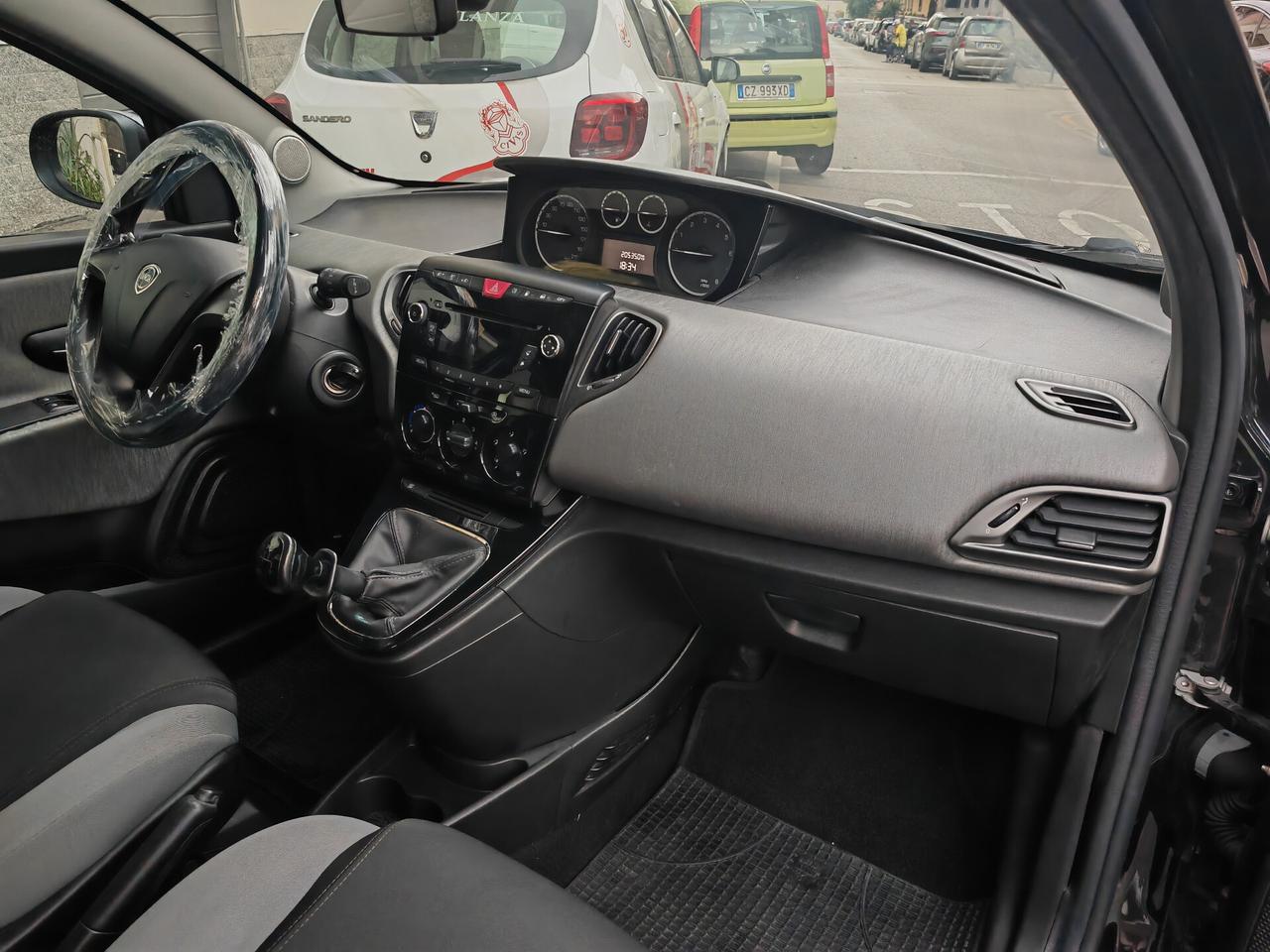 LANCIA YPSILON 0.9 ECOCHIC GOLD CV84 KW62