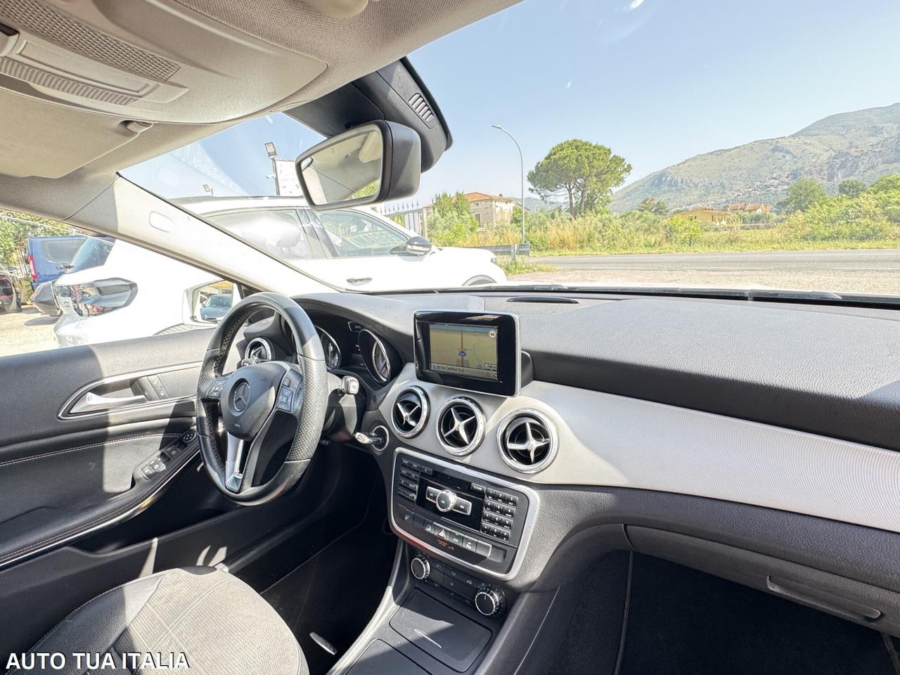 MERCEDES-BENZ GLA 200CDI PREMIUM PER NEOPATENTATI