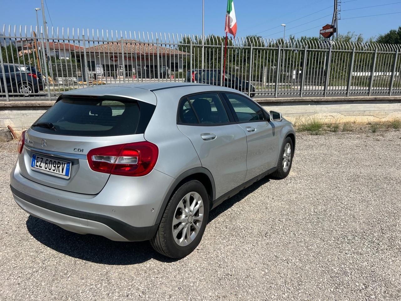Mercedes-benz GLA 180 d Premium