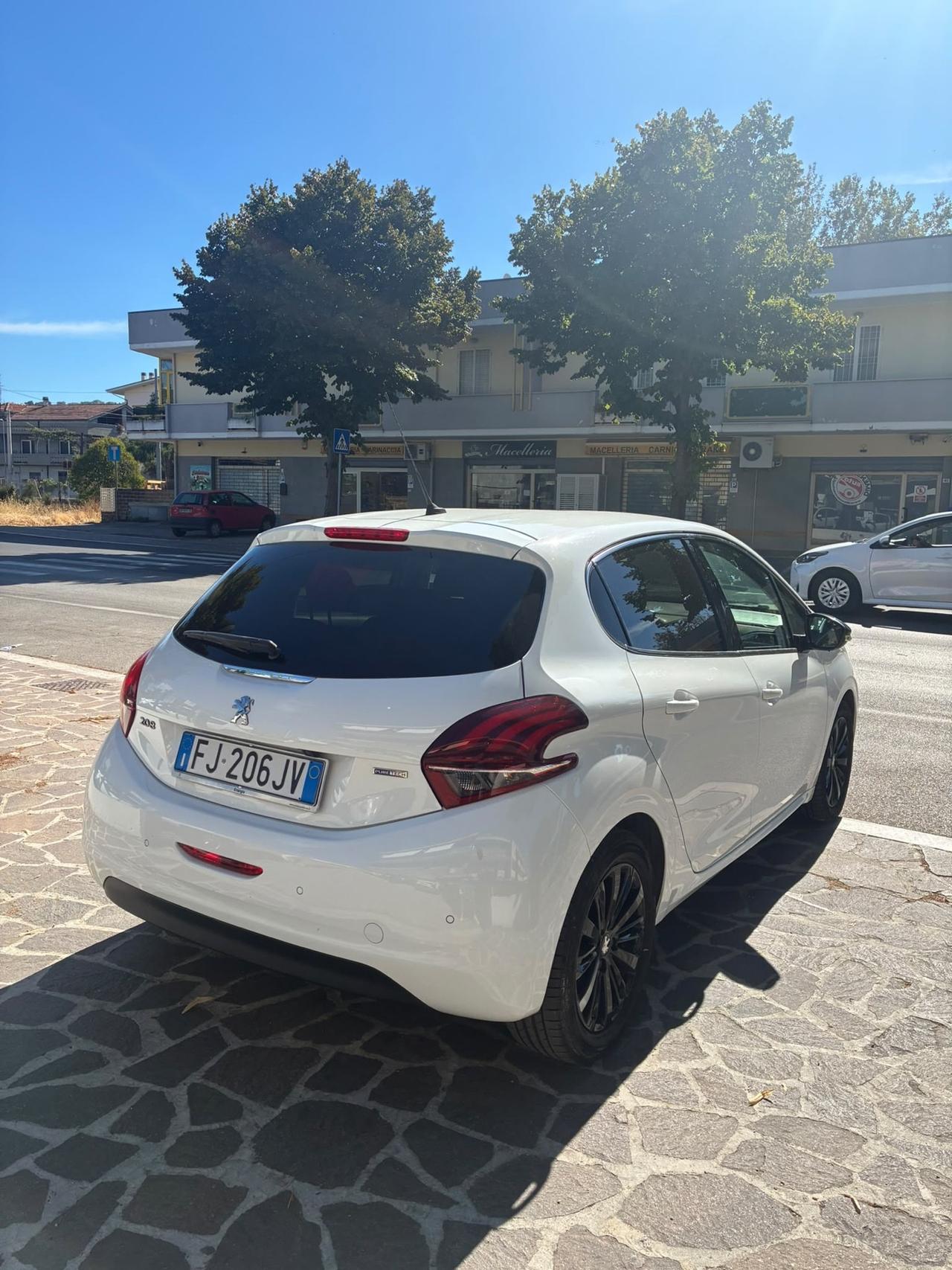 Peugeot 208 PureTech 82 5 porte Allure
