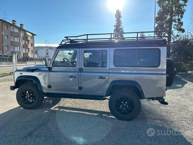 LAND ROVER - Defender - 110 2.5 Td5 S.W. SE