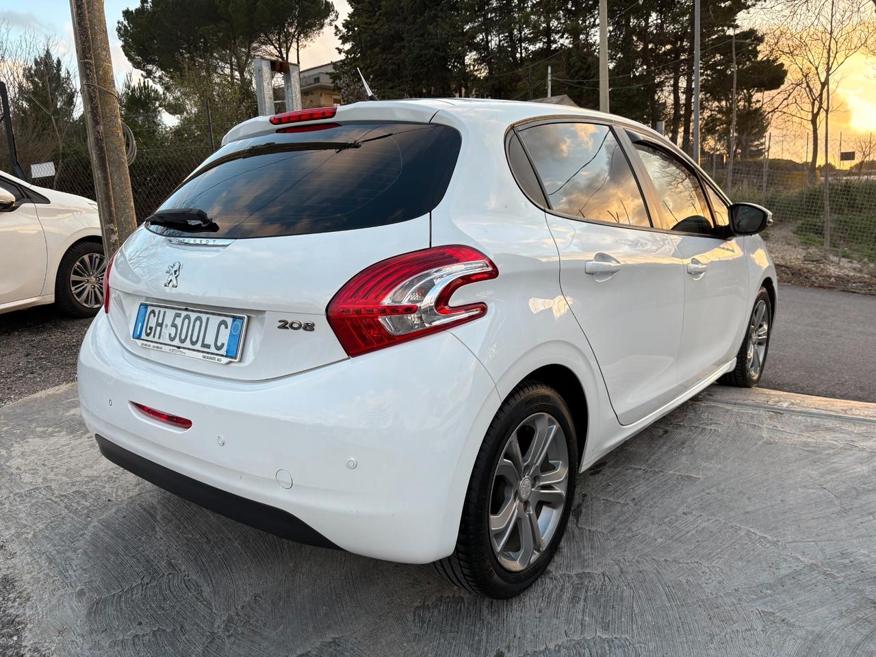 Peugeot 208 1.4 HDi 68 CV 5 porte Allure